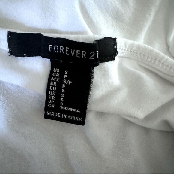 Forever 21 Red & White Graphic Cropped Halter Top Size Small - Picture 4 of 4